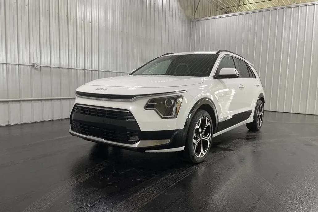 2024 Kia Niro EX Touring photo 1