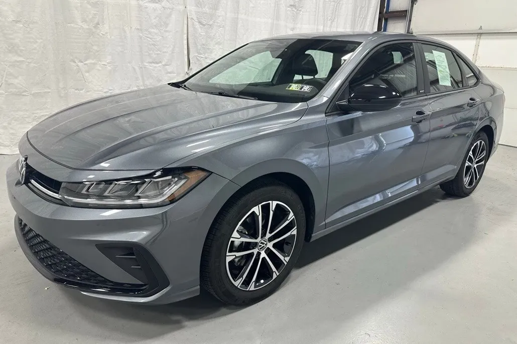 2025 Volkswagen Jetta 1.5T Sport photo 1