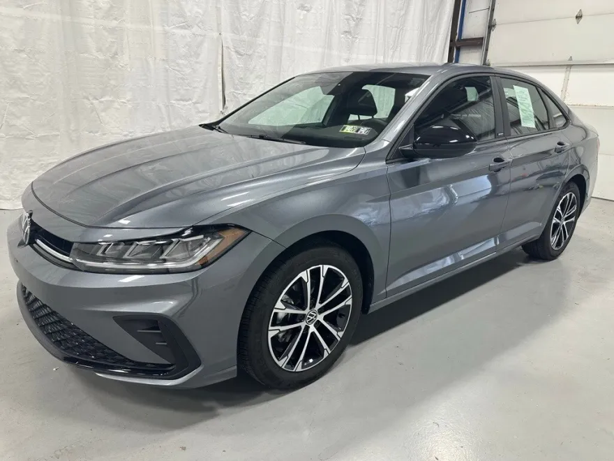 2025 Volkswagen Jetta 1.5T Sport photo 1