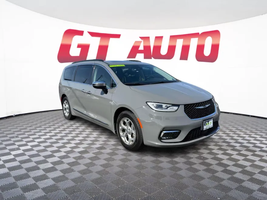 2023 Chrysler Pacifica Limited photo 1