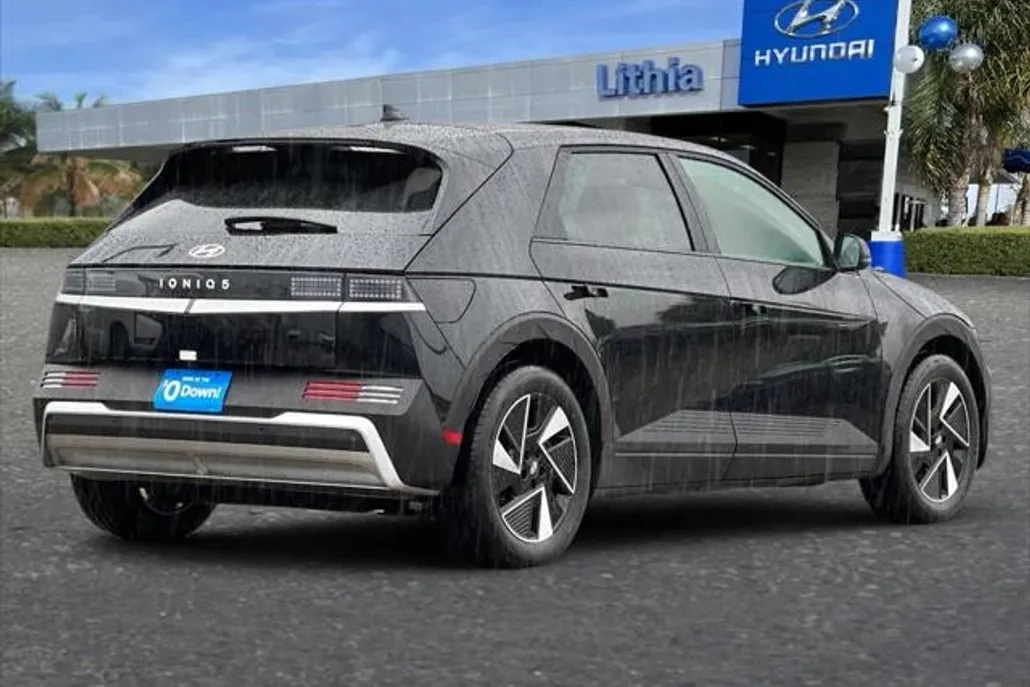 2025 Hyundai Ioniq 5 SE photo 1