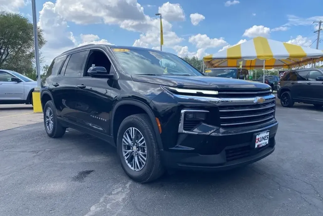 2024 Chevrolet Traverse 1LT photo 1