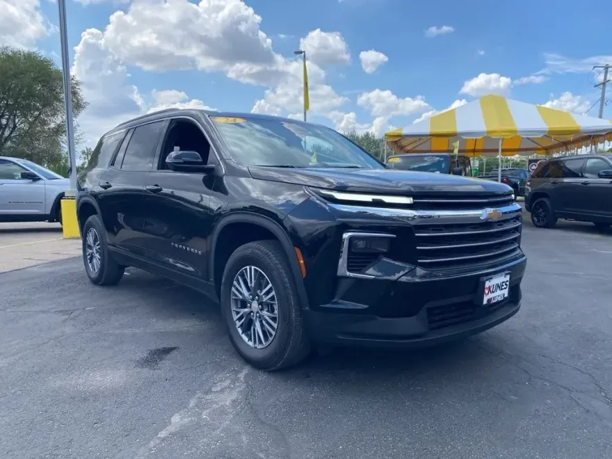 2024 Chevrolet Traverse 1LT photo 1