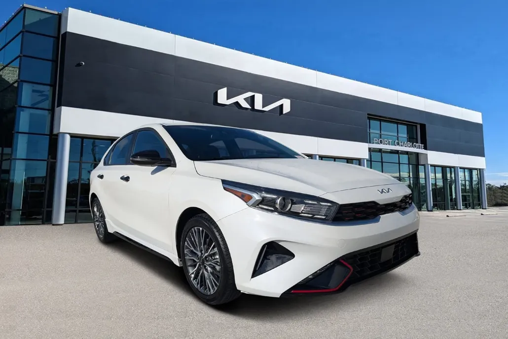 2024 Kia Forte GT-Line photo 1