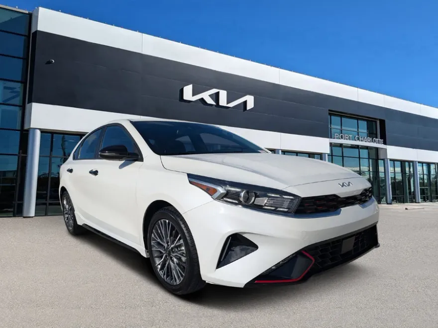 2024 Kia Forte GT-Line photo 1
