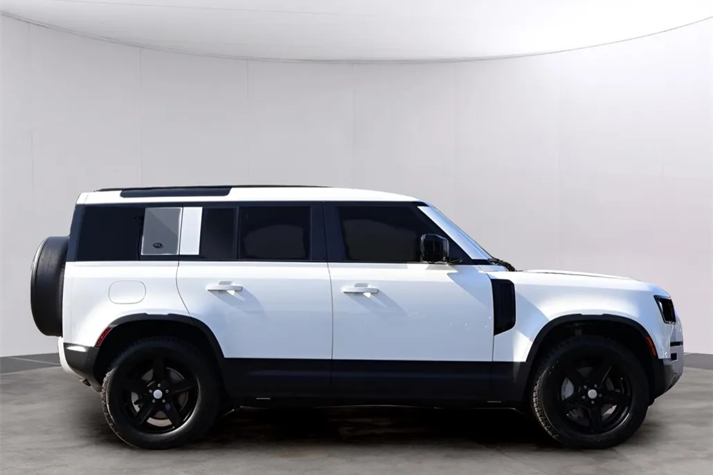 2020 Land Rover Defender 110 HSE photo 1