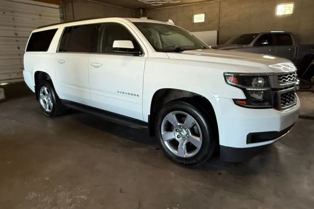 2019 Chevrolet Suburban LS photo 1