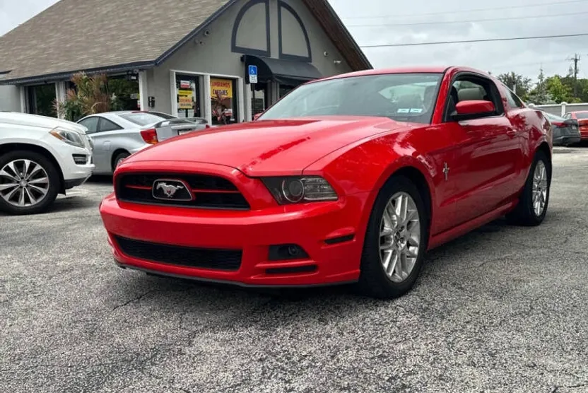 2013 Ford Mustang V6 photo 1