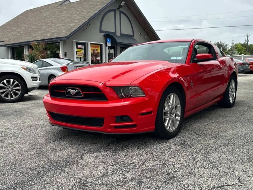 2013 Ford Mustang V6 photo 1