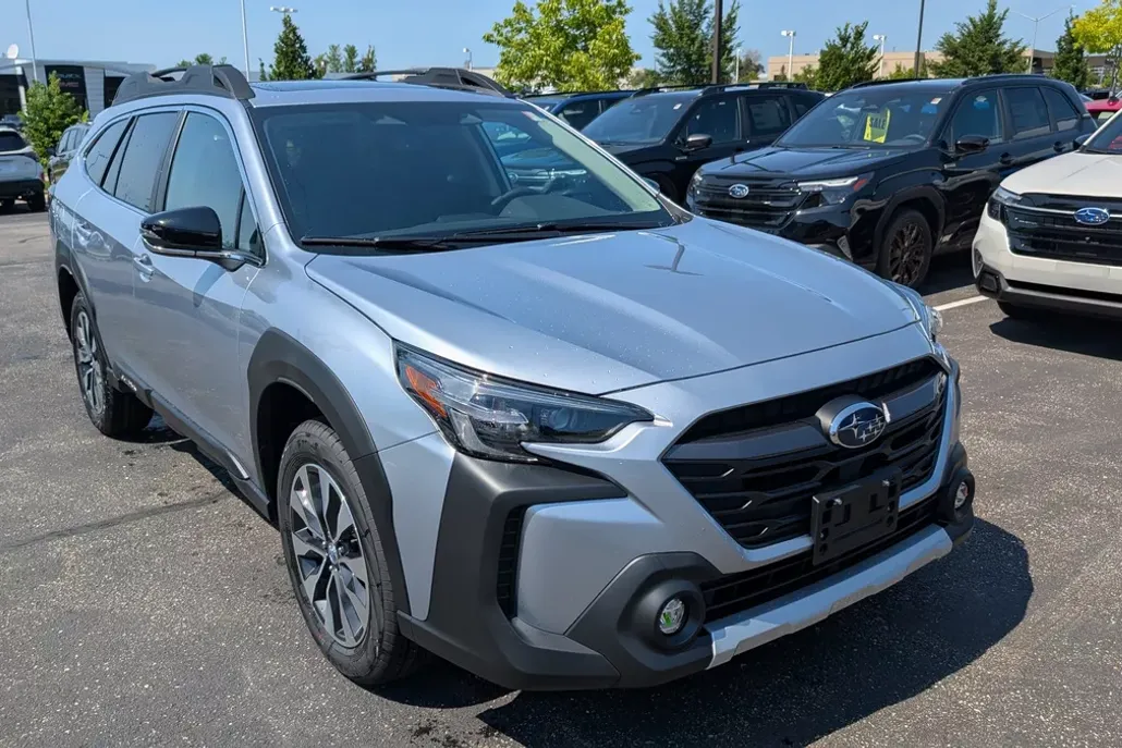 2025 Subaru Outback Limited photo 1