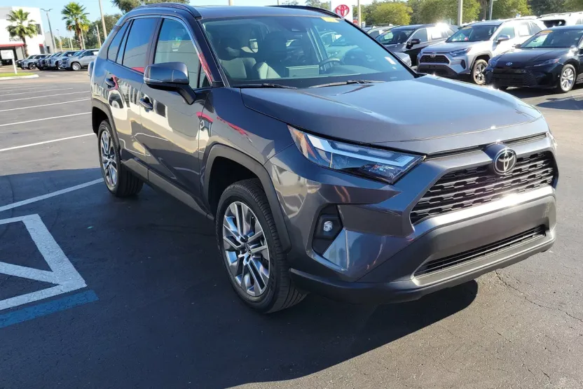 2023 Toyota RAV4 XLE Premium photo 1