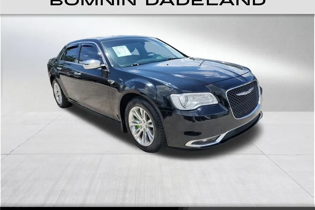 2016 Chrysler 300 C photo 1
