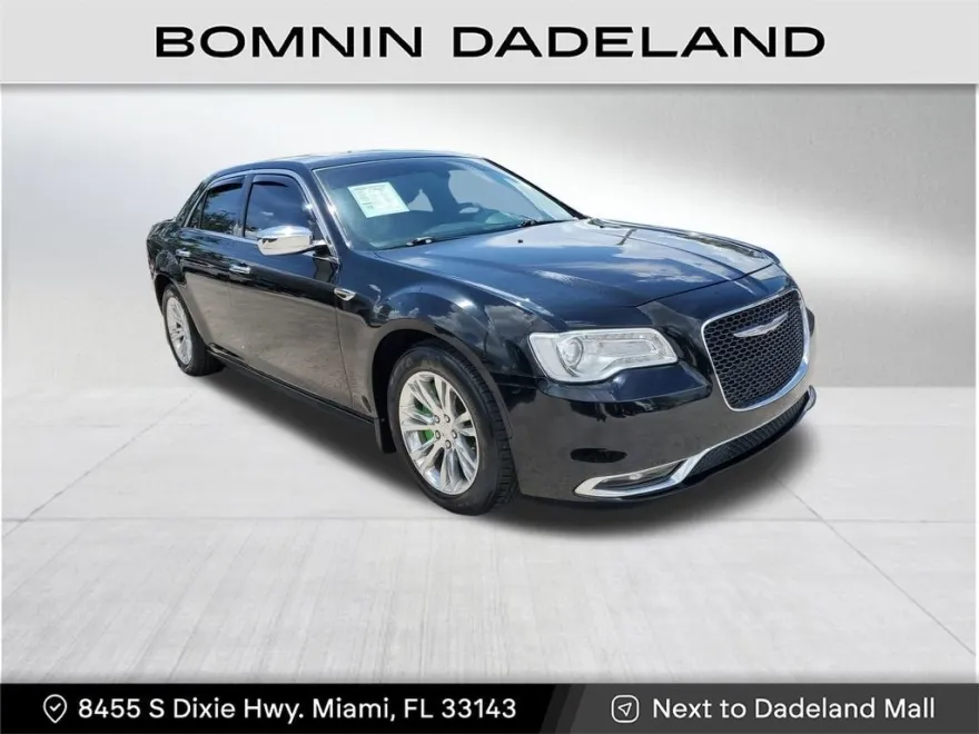 2016 Chrysler 300 C photo 1