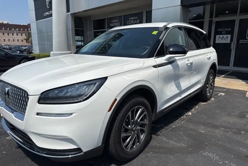2022 Lincoln Corsair Standard photo 1