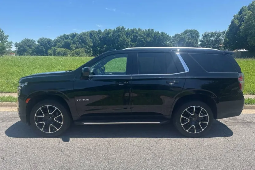 2021 Chevrolet Tahoe LT photo 1