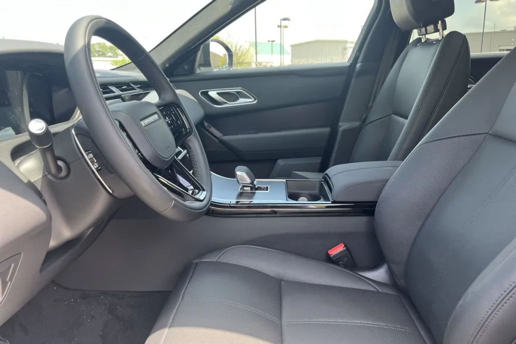 2026 Land Rover Range Rover Velar P250 Dynamic SE photo 1