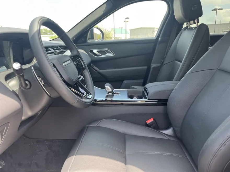 2026 Land Rover Range Rover Velar P250 Dynamic SE photo 1