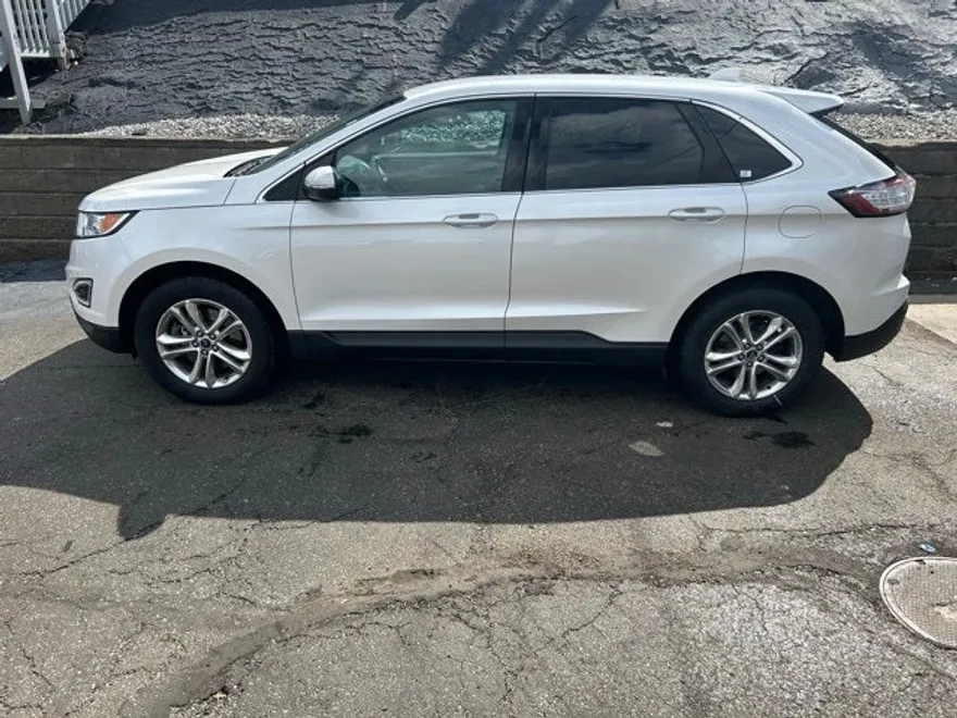 2015 Ford Edge SEL photo 1