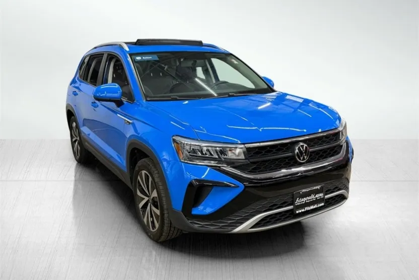2022 Volkswagen Taos SE photo 1