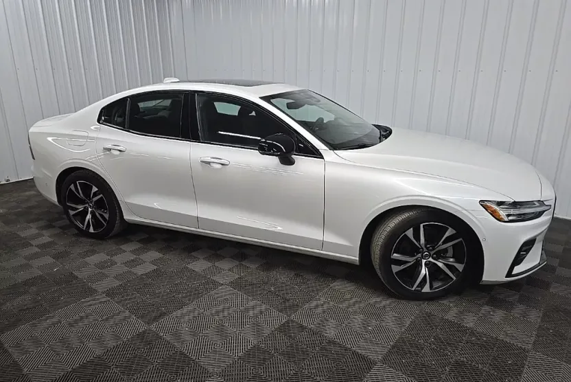 2024 Volvo S60 B5 Plus photo 1