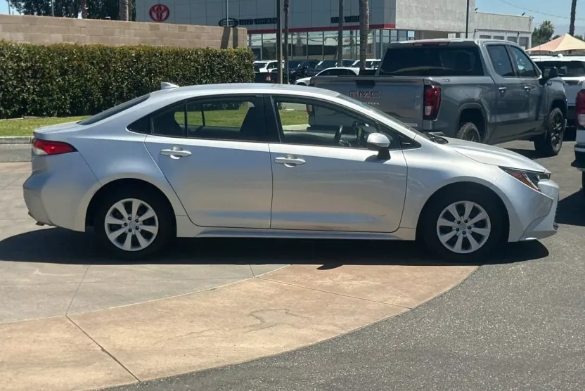 2024 Toyota Corolla LE photo 1