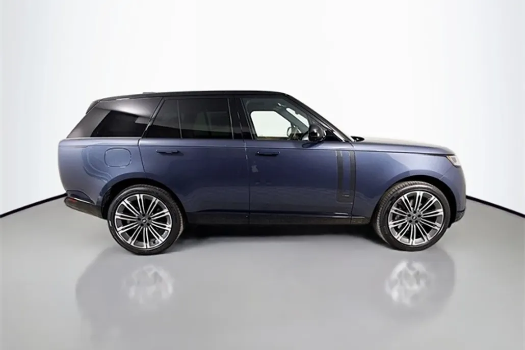 2025 Land Rover Range Rover SE photo 1