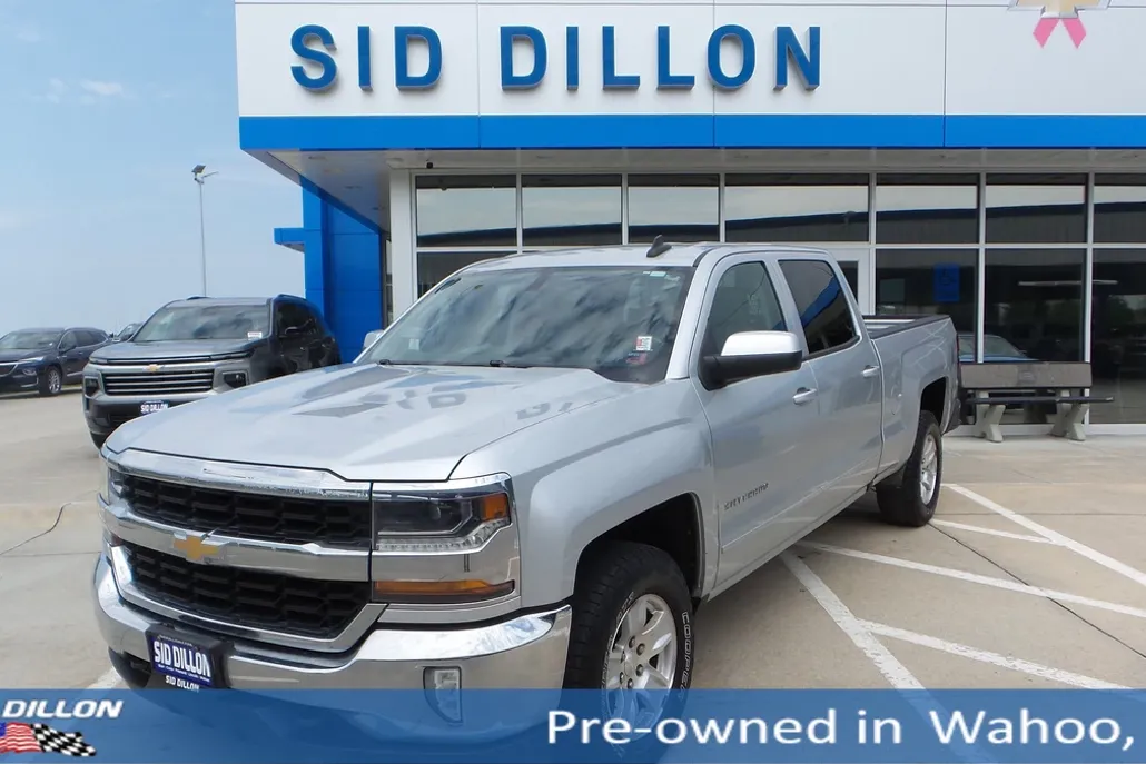 2017 Chevrolet Silverado 1500 LT photo 1