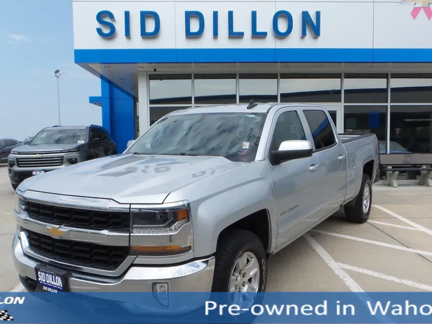 2017 Chevrolet Silverado 1500 LT photo 1