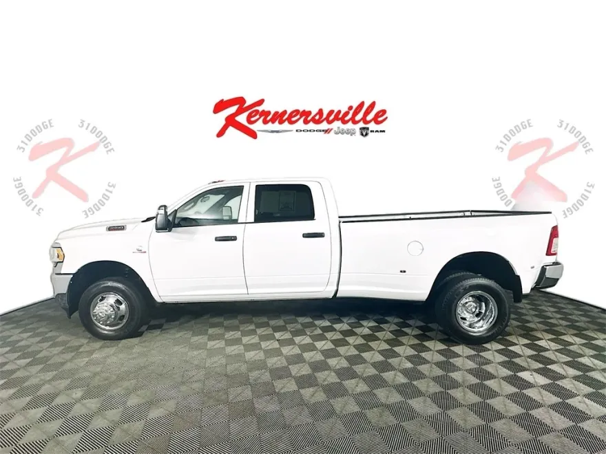 2024 Ram 3500 Tradesman photo 1