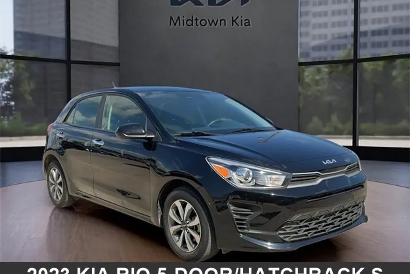 2023 Kia Rio S photo 1