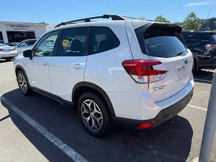 2019 Subaru Forester Premium photo 1