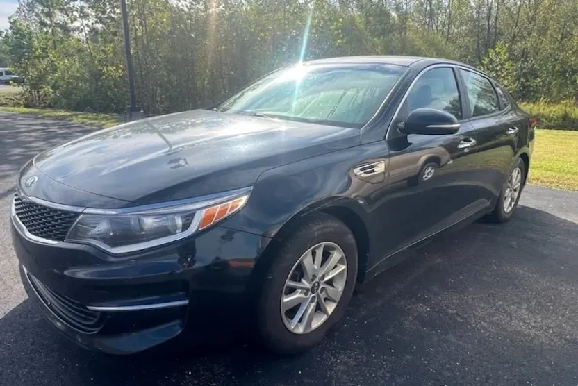 2016 Kia Optima LX photo 1
