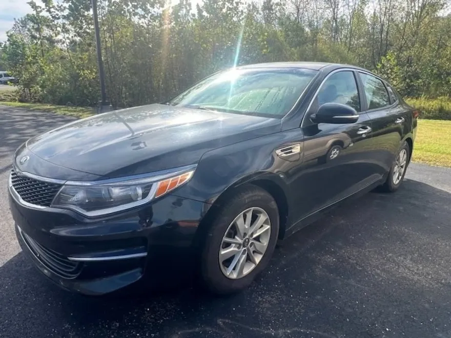 2016 Kia Optima LX photo 1
