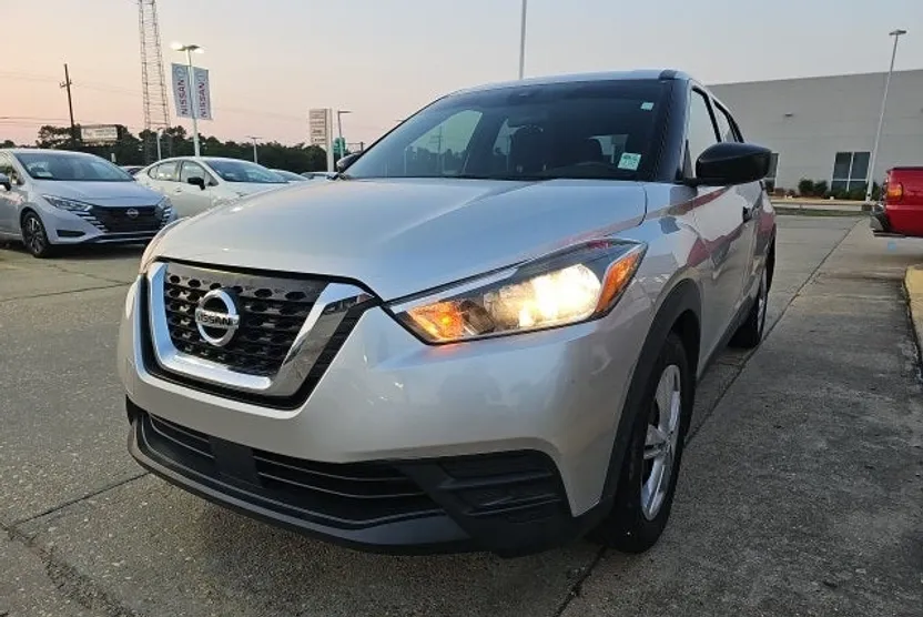 2020 Nissan Kicks S photo 1