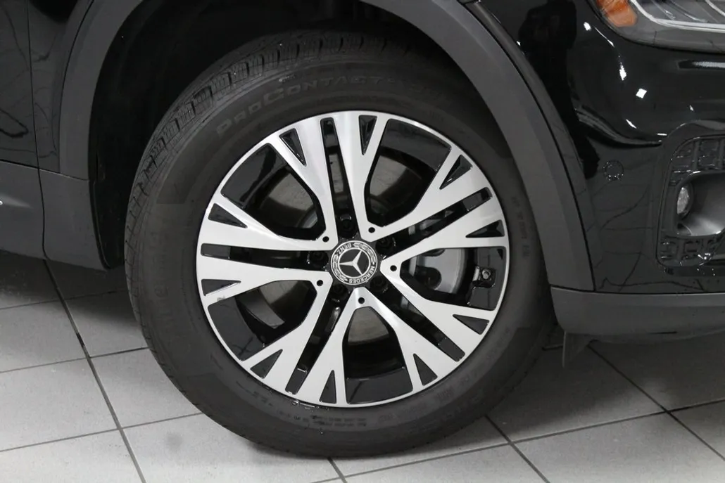 2025 Mercedes Benz GLB 250 4MATIC photo 1