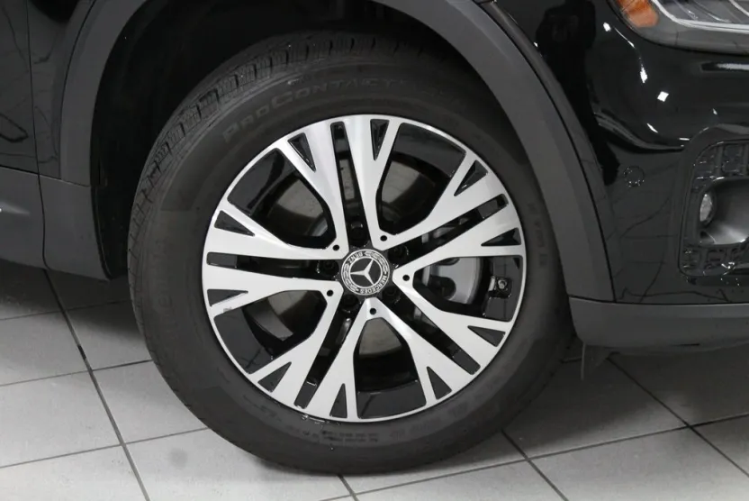 2025 Mercedes Benz GLB 250 4MATIC photo 1