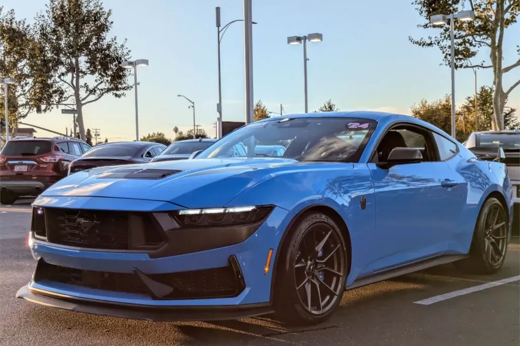 2024 Ford Mustang Dark Horse photo 1