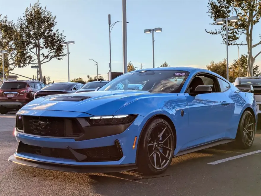 2024 Ford Mustang Dark Horse photo 1