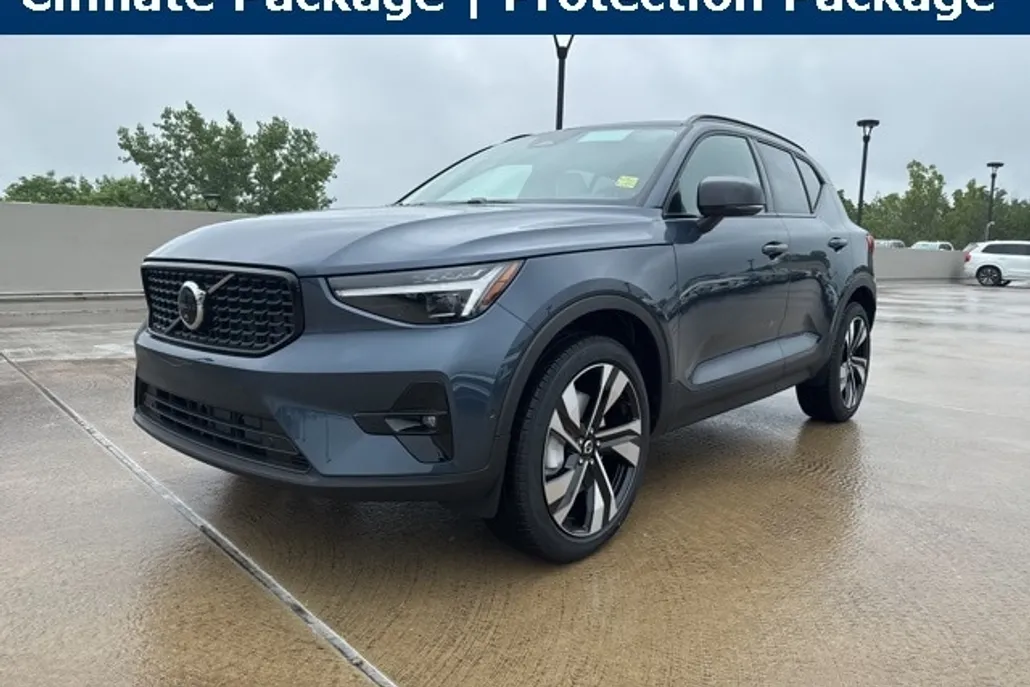 2026 Volvo XC40 photo 1