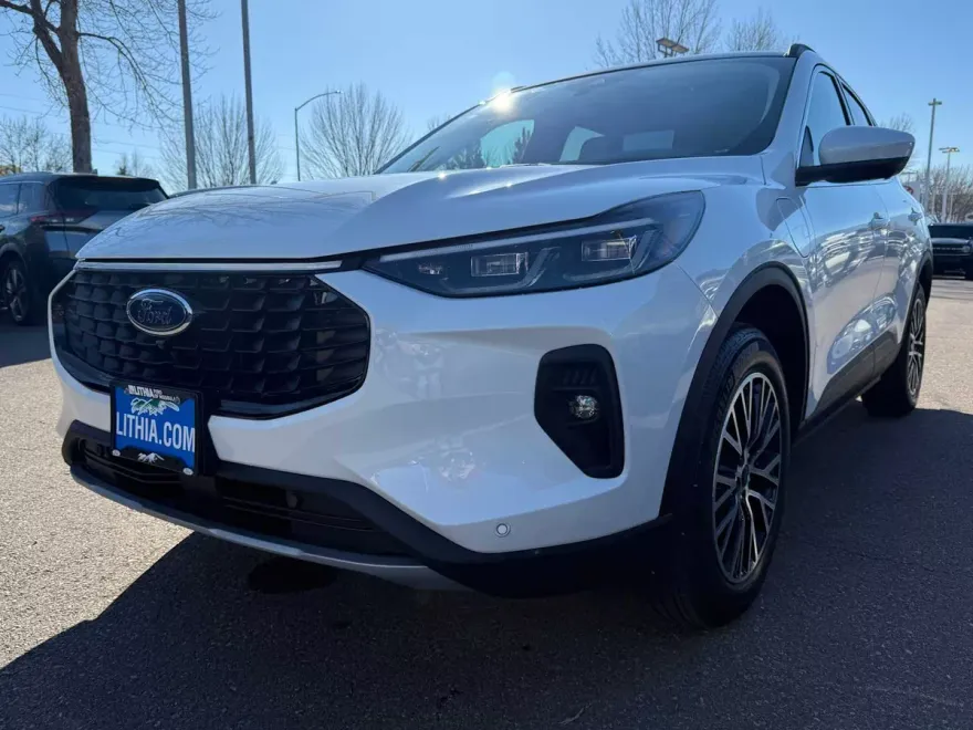 2025 Ford Escape Titanium photo 1
