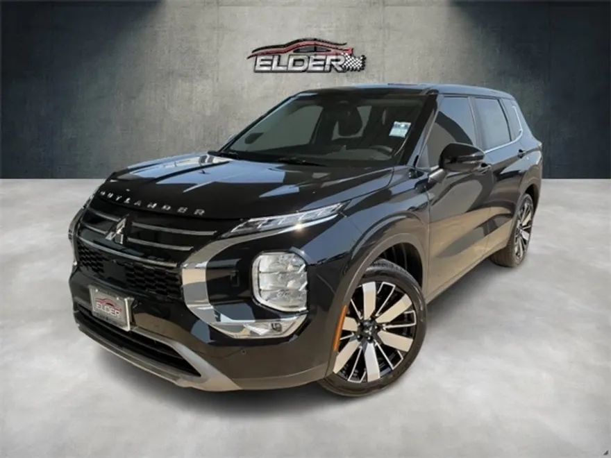 2025 Mitsubishi Outlander SE photo 1