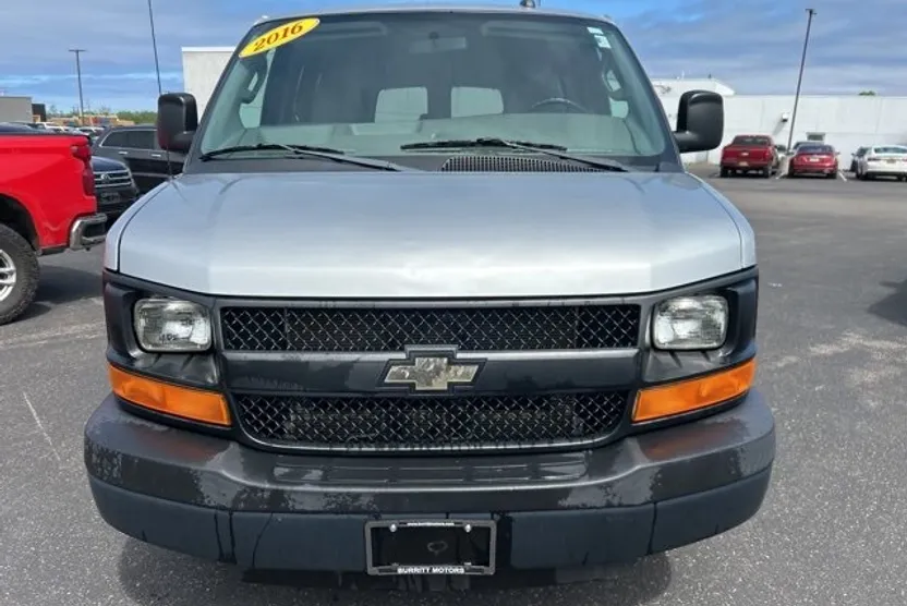 2016 Chevrolet Express Passenger 2500 LS photo 1
