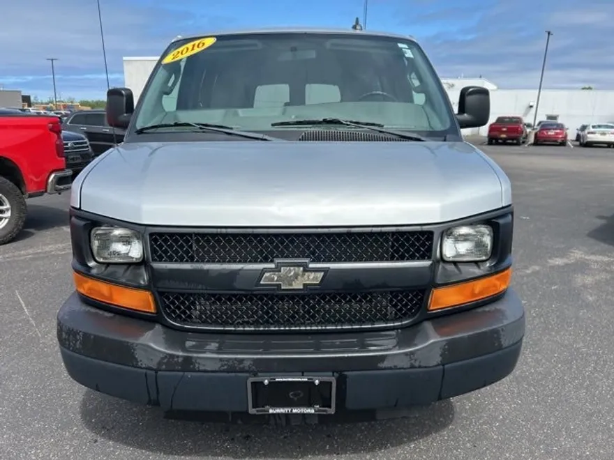 2016 Chevrolet Express Passenger 2500 LS photo 1