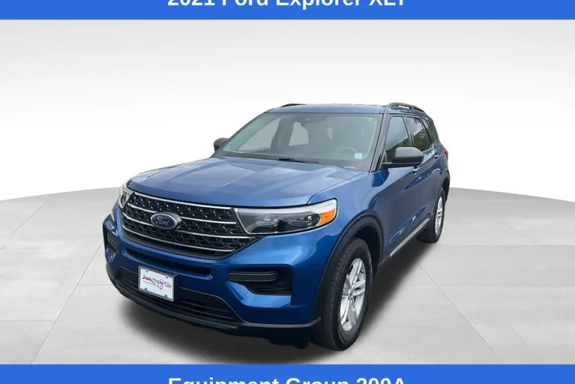 2021 Ford Explorer XLT photo 1