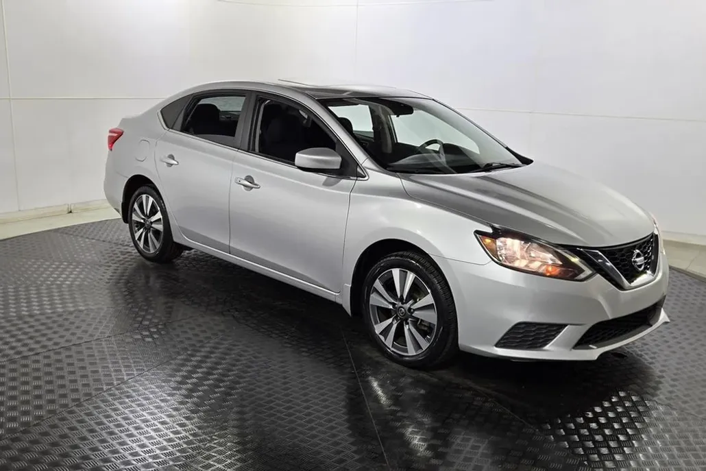 2019 Nissan Sentra SV photo 1