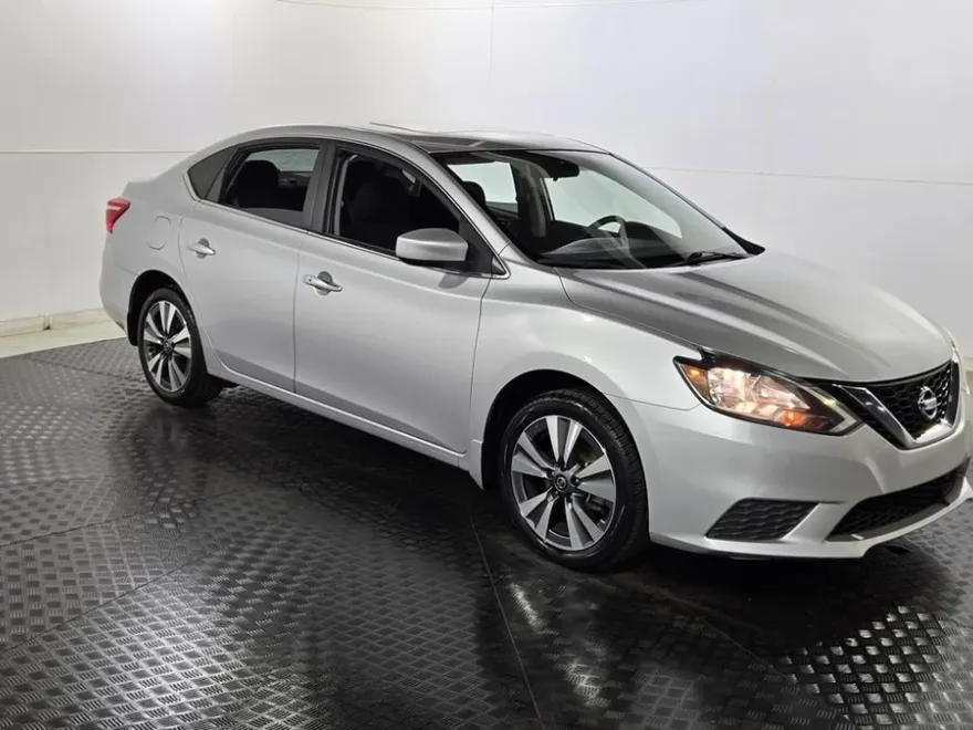 2019 Nissan Sentra SV photo 1