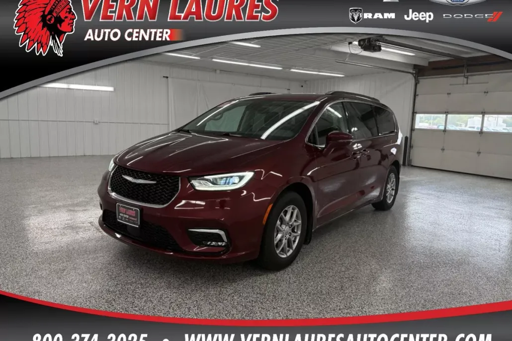2021 Chrysler Pacifica Touring photo 1