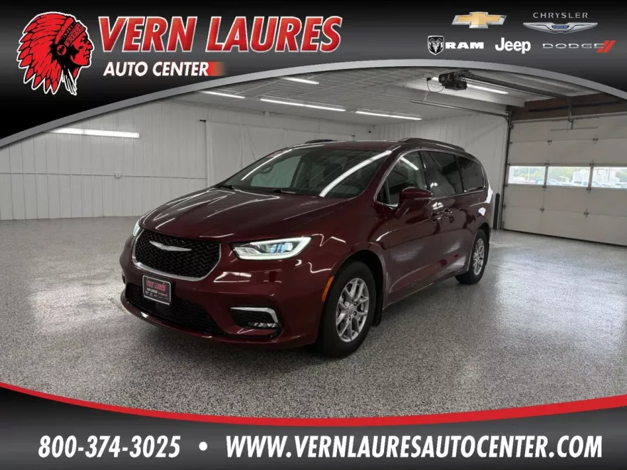 2021 Chrysler Pacifica Touring photo 1