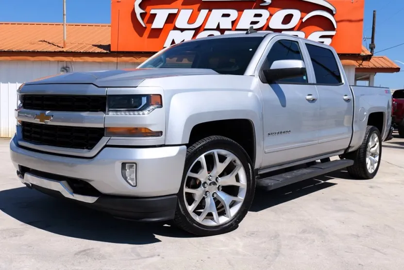 2018 Chevrolet Silverado 1500 LT photo 1