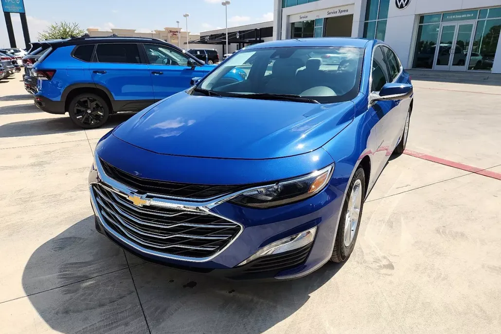 2023 Chevrolet Malibu 1LT photo 1